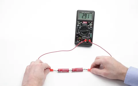 Pomiar napięcia baterii połączonych szeregowo